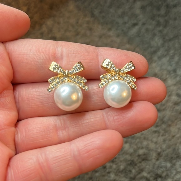 Bow and Faux Pearl Earrings - Picture 2 of 5